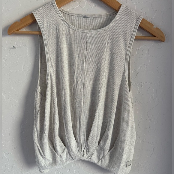 Vuori Cove High neck tank size small - Picture 2 of 5